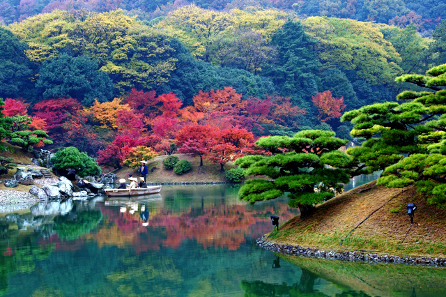 Багряні клени Японії та чарівний Сікоку