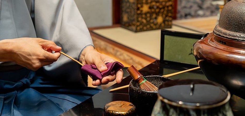 Розкішна чайна церемонія та вишукане саке